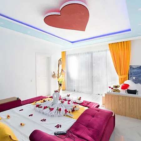 Villa Elif Uezuemlue Kas